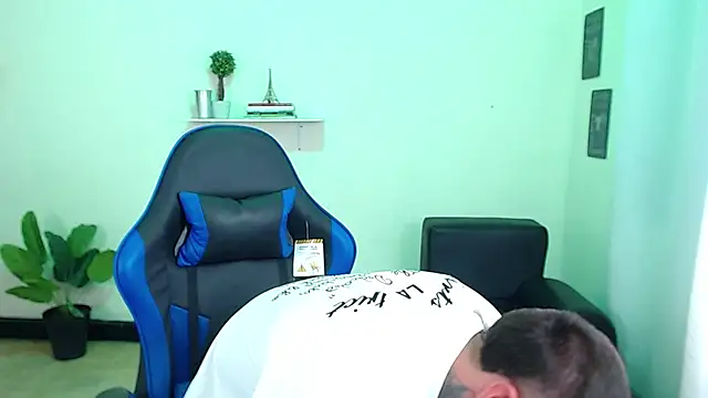 Snapshot of setthomas chatting on October 2, 2:35 pm setthomas online show from October 2, 2:35 pm