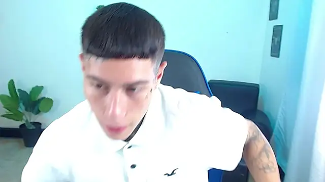 Snapshot of setthomas chatting on October 16, 2:40 pm setthomas online show from October 16, 2:40 pm