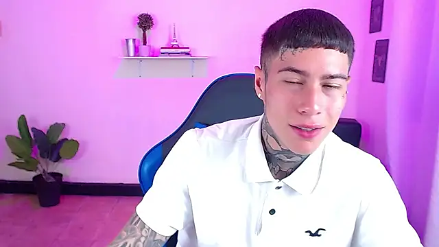 Snapshot of setthomas chatting on October 20, 3:23 pm setthomas online show from October 20, 3:23 pm