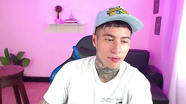 Snapshot of setthomas chatting on October 27, 3:05 pm setthomas online show from October 27, 3:05 pm