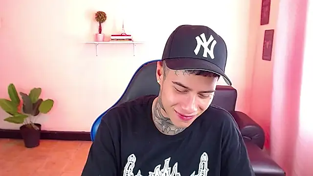 Snapshot of setthomas chatting on November 11, 2:39 pm setthomas online show from November 11, 2:39 pm