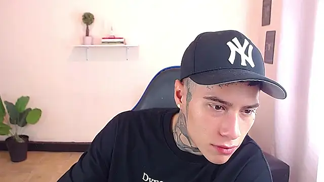 Snapshot of setthomas chatting on November 21, 3:11 pm setthomas online show from November 21, 3:11 pm