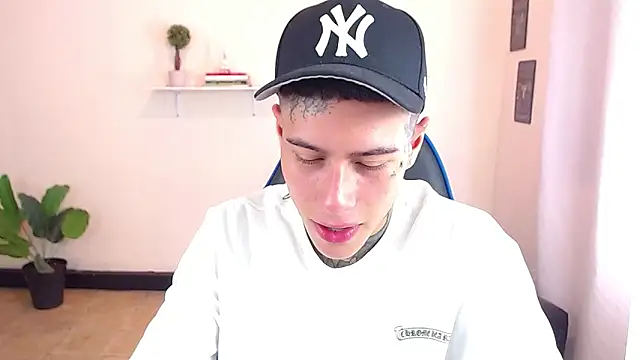 Snapshot of setthomas chatting on November 25, 3:34 pm setthomas online show from November 25, 3:34 pm