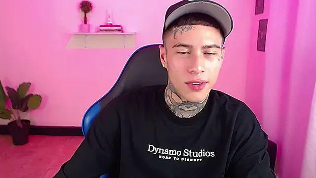 Snapshot of setthomas chatting on November 26, 8:43 pm setthomas online show from November 26, 8:43 pm