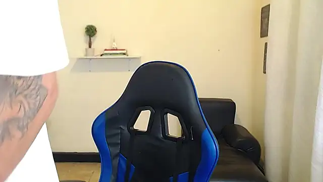 Snapshot of setthomas chatting on December 4, 9:01 pm setthomas online show from December 4, 9:01 pm