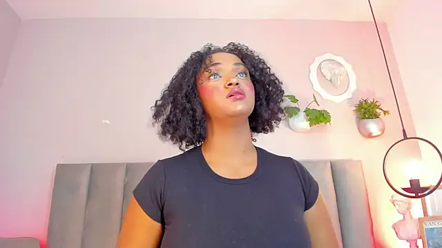 Snapshot of Tina_curly chatting on May 25, 2:56 pm Tina curly online show from May 25, 2:56 pm