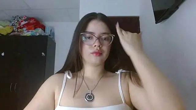 Valentina2390 online show from May 5, 1:35 am