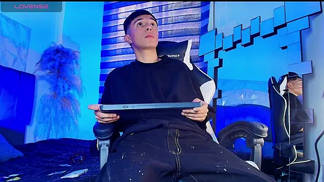 Isaac tan online show from March 19, 8:46 pm