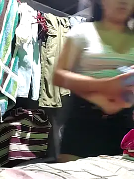 Snapshot of Violethroos chatting on November 4, 3:27 am Violethroos online show from November 4, 3:27 am