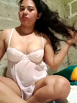 Snapshot of Violethroos chatting on November 23, 2:22 am Violethroos online show from November 23, 2:22 am