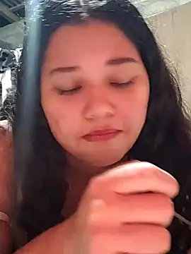 Snapshot of Violethroos chatting on November 30, 3:32 am Violethroos online show from November 30, 3:32 am