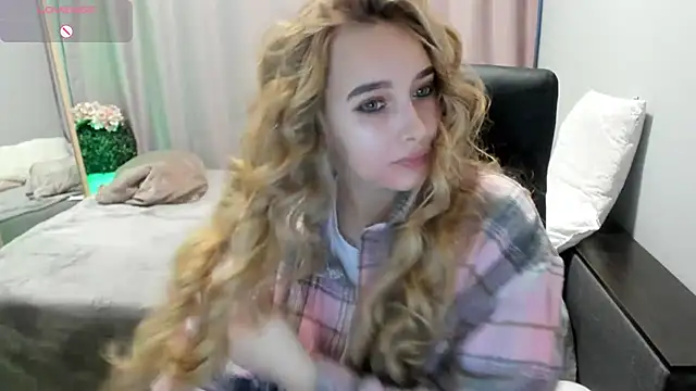 TaisiaHot online show from March 9, 9:02 am