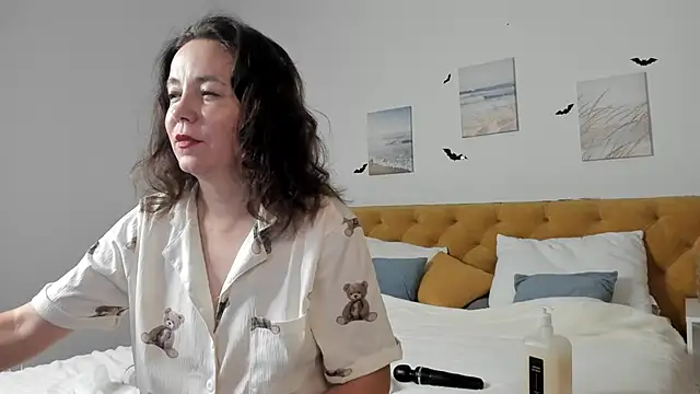 Snapshot of Kira_Adler chatting on October 28, 1:20 am Kira Adler online show from October 28, 1:20 am