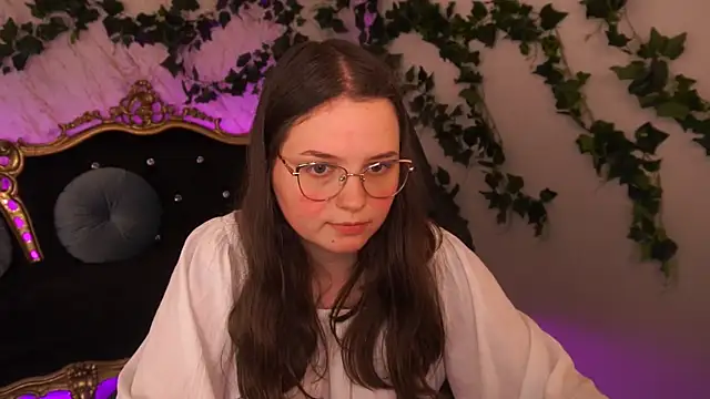 Snapshot of SophieDreamss chatting on October 23, 2:05 pm SophieDreamss online show from October 23, 2:05 pm