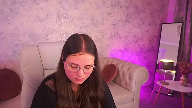 Snapshot of SophieDreamss chatting on November 7, 11:05 pm SophieDreamss online show from November 7, 11:05 pm