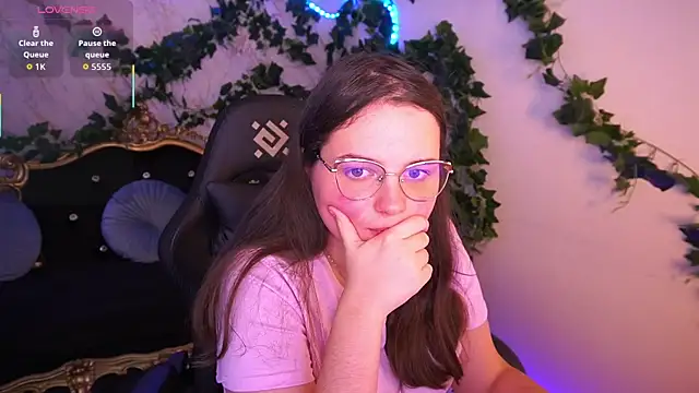 Snapshot of SophieDreamss chatting on November 14, 2:38 pm SophieDreamss online show from November 14, 2:38 pm