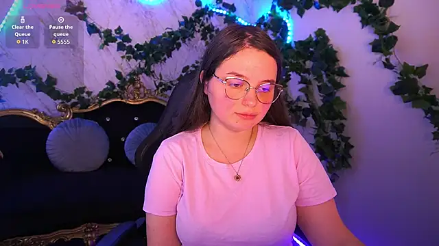 Snapshot of SophieDreamss chatting on November 15, 3:08 pm SophieDreamss online show from November 15, 3:08 pm