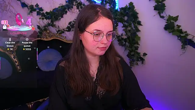 Snapshot of SophieDreamss chatting on November 18, 2:54 pm SophieDreamss online show from November 18, 2:54 pm