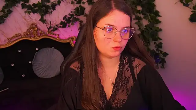 Snapshot of SophieDreamss chatting on December 2, 11:11 pm SophieDreamss online show from December 2, 11:11 pm