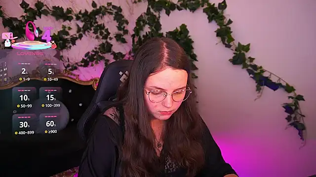 Snapshot of SophieDreamss chatting on December 14, 11:09 pm SophieDreamss online show from December 14, 11:09 pm