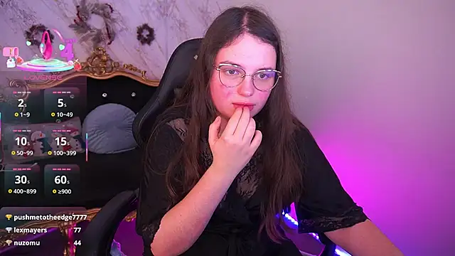 Snapshot of SophieDreamss chatting on January 8, 2:36 am SophieDreamss online show from January 8, 2:36 am