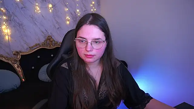 Snapshot of SophieDreamss chatting on February 4, 10:04 pm SophieDreamss online show from February 4, 10:04 pm