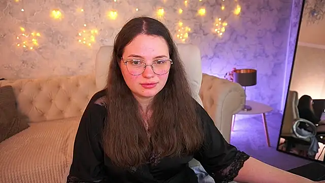 Snapshot of SophieDreamss chatting on March 9, 11:20 pm SophieDreamss online show from March 9, 11:20 pm