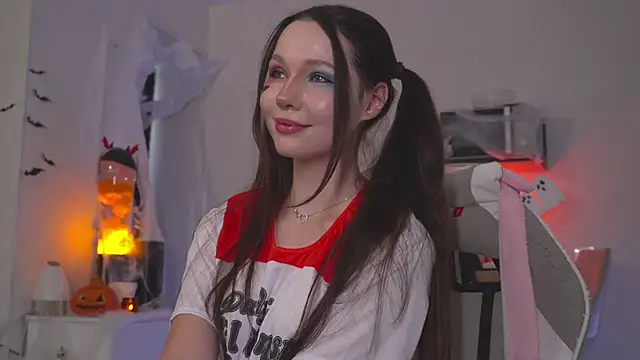 Snapshot of kategoodgirl chatting on October 31, 8:48 am kategoodgirl online show from October 31, 8:48 am