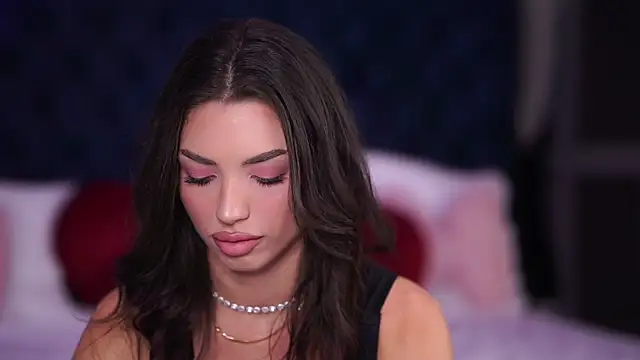 Snapshot of LalaRoze chatting on November 12, 7:57 pm LalaRoze online show from November 12, 7:57 pm