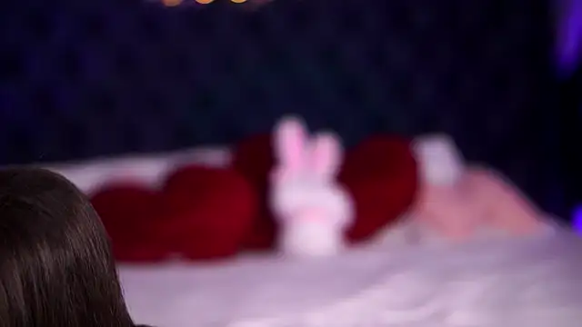 Snapshot of LalaRoze chatting on December 4, 7:44 pm LalaRoze online show from December 4, 7:44 pm