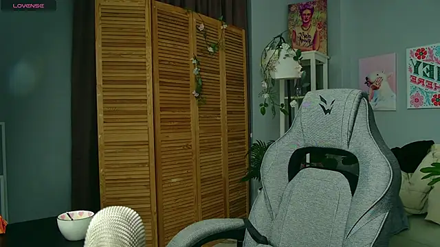 SakuraBliss online show from November 12, 5:24 pm