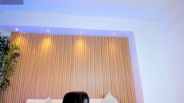 Snapshot of MadisonAnngel chatting on November 23, 1:33 pm MadisonAnngel online show from November 23, 1:33 pm