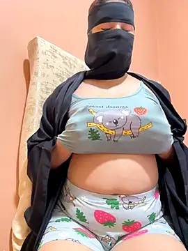 Snapshot of _Laiali_ chatting on November 25, 11:21 am Laiali online show from November 25, 11:21 am