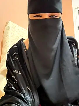 Snapshot of _Laiali_ chatting on December 3, 11:30 am Laiali online show from December 3, 11:30 am