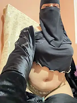 Snapshot of _Laiali_ chatting on December 22, 2:47 pm Laiali online show from December 22, 2:47 pm