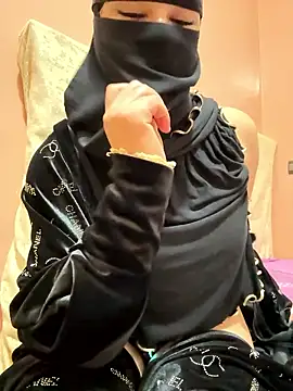 Snapshot of _Laiali_ chatting on January 8, 1:46 pm Laiali online show from January 8, 1:46 pm