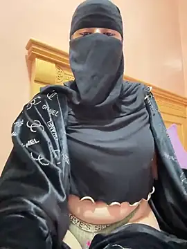 Snapshot of _Laiali_ chatting on February 3, 2:00 pm Laiali online show from February 3, 2:00 pm