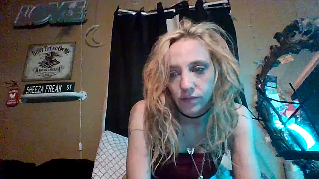 Snapshot of flavi1996 chatting on October 6, 5:43 pm flavi1996 online show from October 6, 5:43 pm