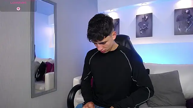 AdrianRinaldi online show from September 22, 8:22 pm