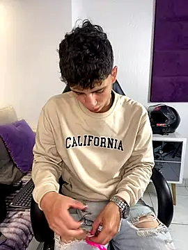 AdrianRinaldi online show from November 8, 8:18 pm