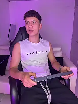 AdrianRinaldi online show from February 9, 8:13 pm