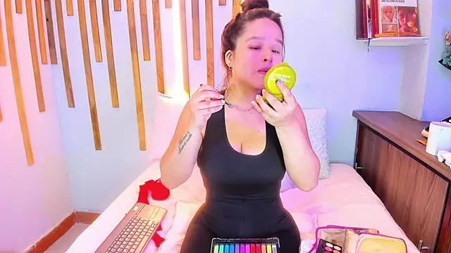 Jennifer Vega1 online show from September 15, 8:42 pm