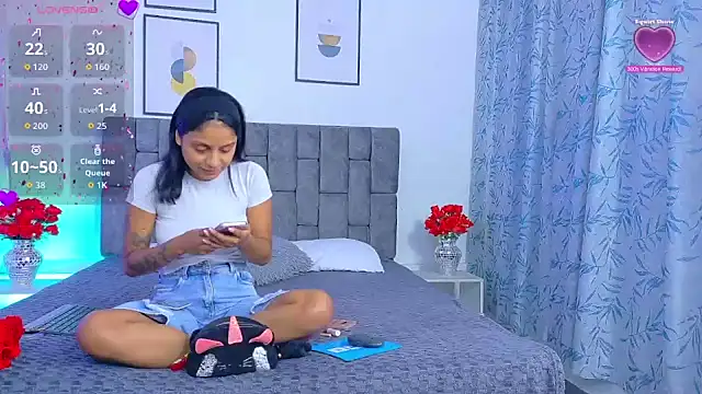 Snapshot of Soffia_Konig_ chatting on July 17, 12:23 pm Soffia Konig online show from July 17, 12:23 pm