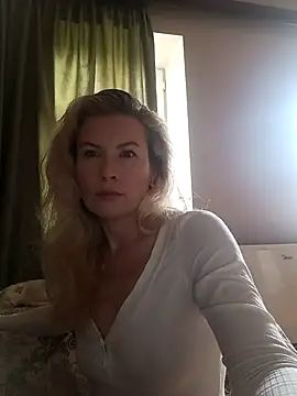 Snapshot of Julia_Giulia chatting on October 1, 10:10 am Julia Giulia online show from October 1, 10:10 am