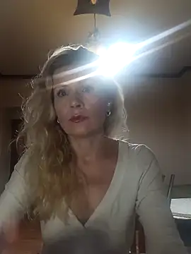 Snapshot of Julia_Giulia chatting on October 4, 9:13 pm Julia Giulia online show from October 4, 9:13 pm