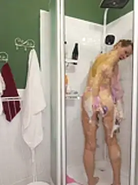 Snapshot of Julia_Giulia chatting on December 16, 8:14 pm Julia Giulia online show from December 16, 8:14 pm