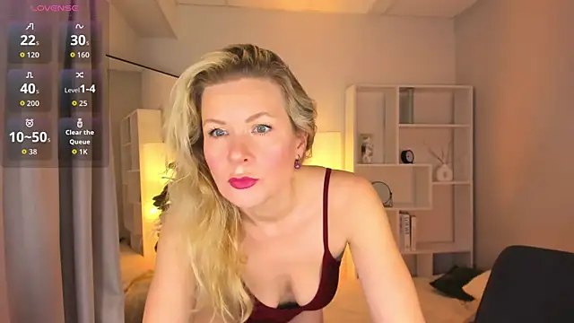 Julia Giulia online show from May 1, 5:50 pm