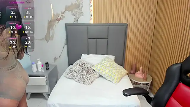 TIFFANY BELLO online show from November 24, 10:31 pm