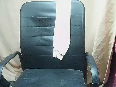 WetHornyPusy4u online show from April 28, 2:33 pm