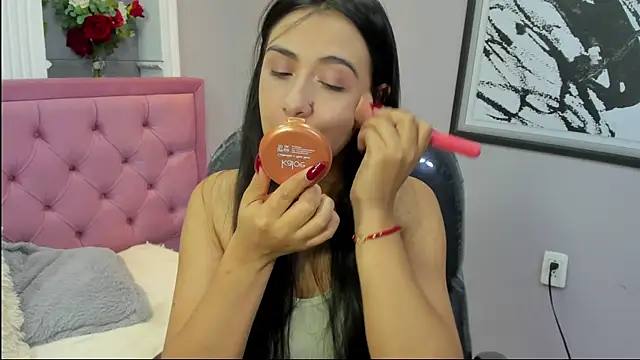 Snapshot of miel_latina chatting on June 24, 1:21 pm miel latina online show from June 24, 1:21 pm